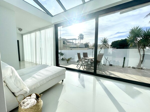 TV - 'Casa Marina' with Private Pool, Private Terrace and Wi-Fi (Costa Teguise)
