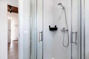 تجهيزات دش، مجففات شعر، مناشف