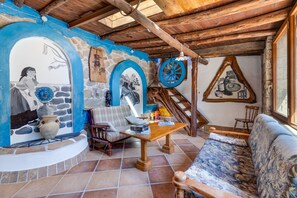 TV, fireplace, stereo