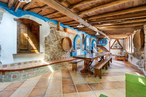 Villa 'Orgoai' with Mountain View, Wi-Fi and Air Conditioning