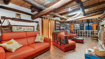 TV, fireplace, stereo