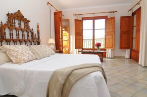 4 slaapkamers, een strijkplank/strijkijzer, gratis wifi, beddengoed