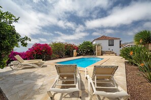 Pool - Rural Vacation Home 'La Tunera' with Sea View, Private Pool and Wi-Fi (Villa de Arico)