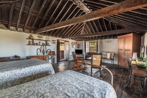 Casa Rural La Tunera. Historic Canarian Home (1797), Sea & Mountain Views, Pool, Wi-Fi