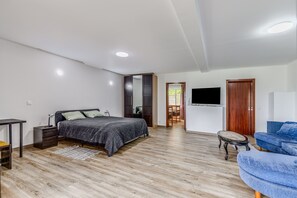 1 bedroom, free WiFi, bed sheets