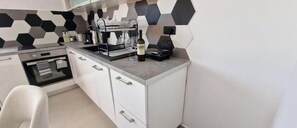Kühlschrank, Ofen, Herdplatte, Geschirrspüler