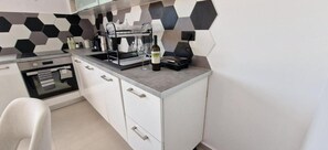 Køleskab, ovn, kogeplade, opvaskemaskine