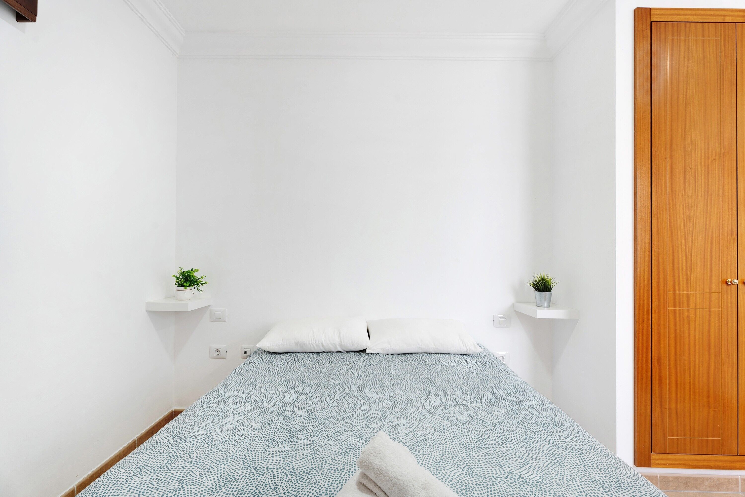 2 slaapkamers, een strijkplank/strijkijzer, gratis wifi, beddengoed