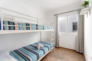 2 sovrum, strykjärn/strykbräda, gratis wi-fi och sängkläder