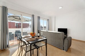 Dining - Vacation Apartment 'Ático San Jose' with Sea View, Private Terrace and Wi-Fi (La Victoria de Acentejo)