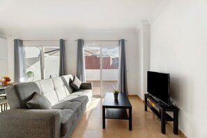 TV - Vacation Apartment 'Ático San Jose' with Sea View, Private Terrace and Wi-Fi (La Victoria de Acentejo)