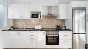 Frigorífic, microones, forn i placa de cuina