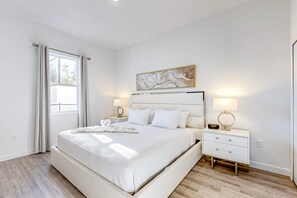 4 slaapkamers, een strijkplank/strijkijzer, internet, beddengoed