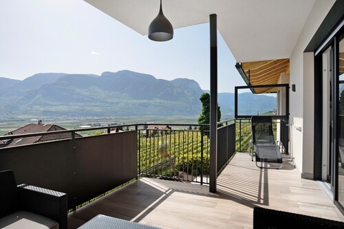 Ferienwohnung 'Bacchushof Merlot' mit Bergblick, Balkon und Pool