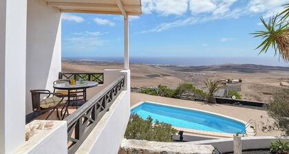 'Finca La Calerita C' with Sea View