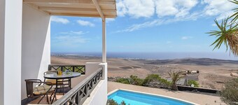 'Finca La Calerita C' with Sea View