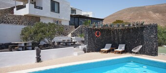 'Finca La Calerita C' with Sea View