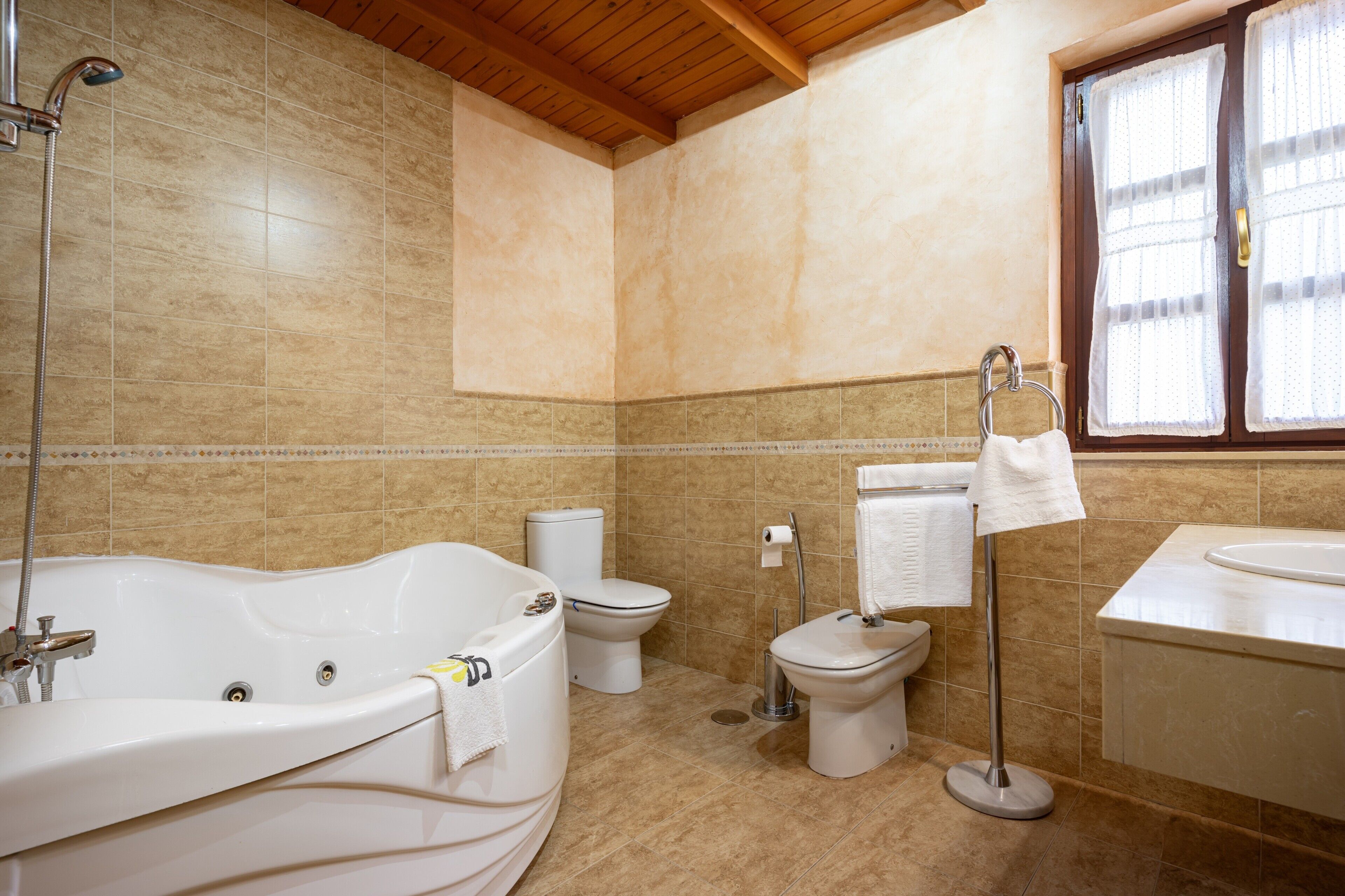 Shower, towels
