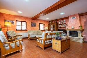 Télévision, cheminée