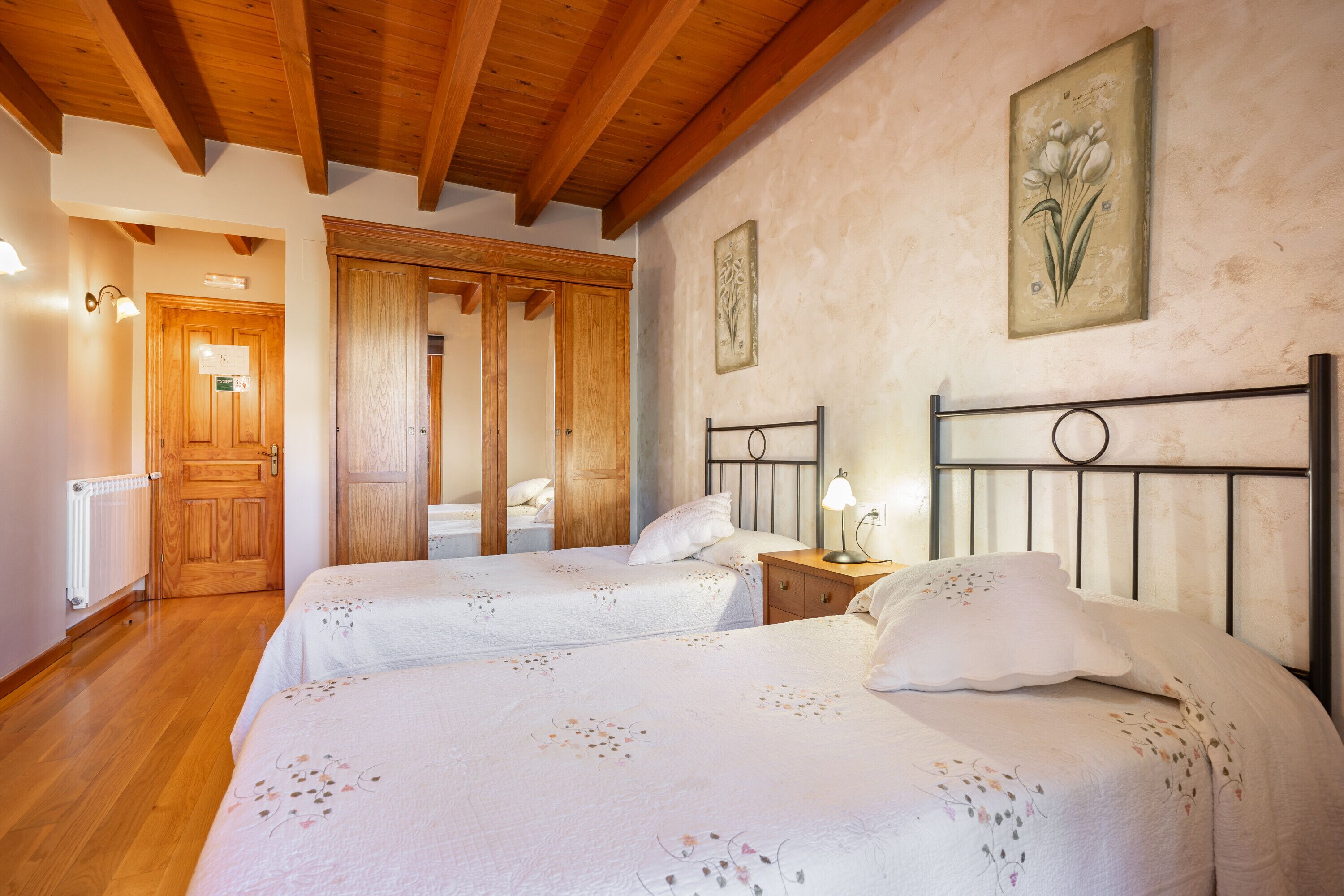 7 soverom, wi-fi (inkludert) og sengetøy