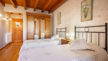 7 soveværelser, gratis Wi-Fi, sengetøj