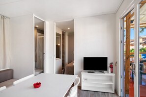 Dining - Mobile Home "New Generation La Pineta 7" with Shared Pool, Wi-Fi and Air Conditioning (Albenga)