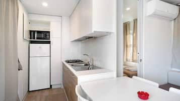 Fridge, microwave, stovetop, cookware/dishes/utensils