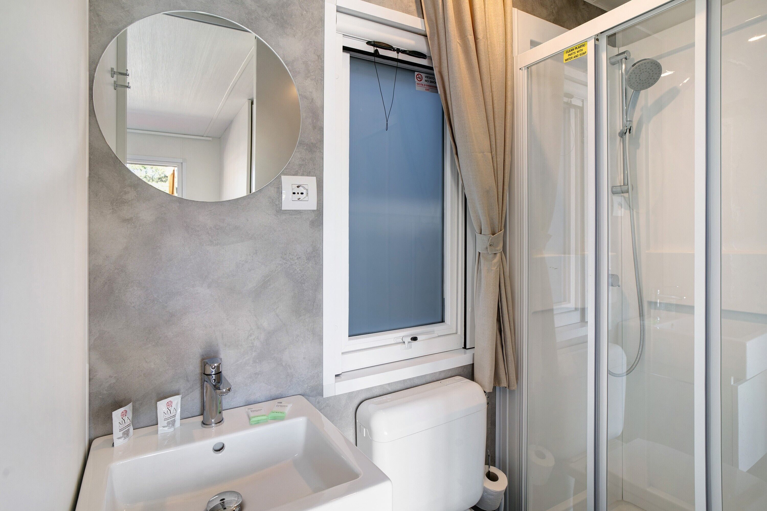 Shower, towels