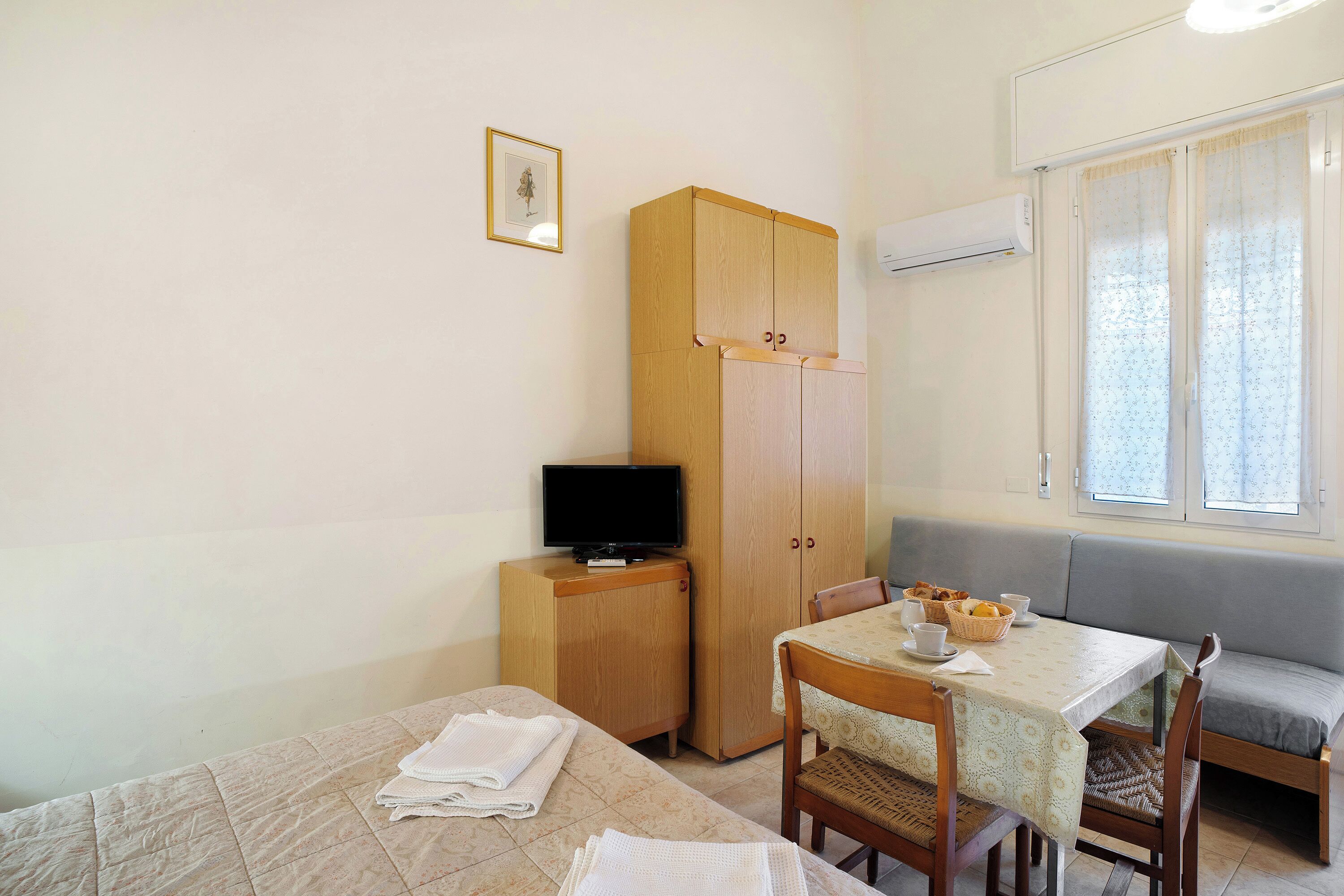 Free WiFi, bed sheets