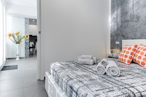 1 habitación, tabla de planchar con plancha, wifi gratis y ropa de cama 