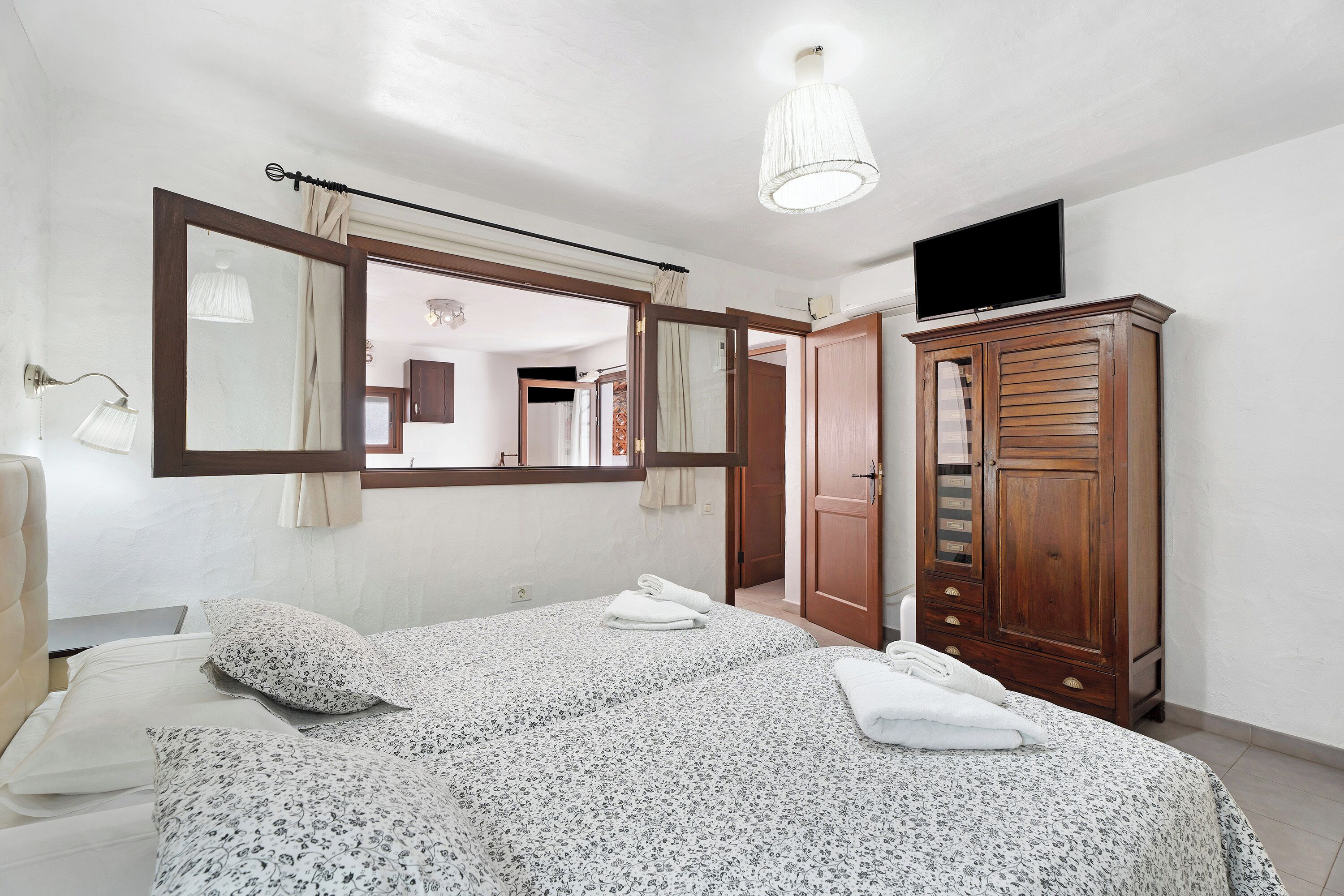 2 slaapkamers, een strijkplank/strijkijzer, gratis wifi, beddengoed