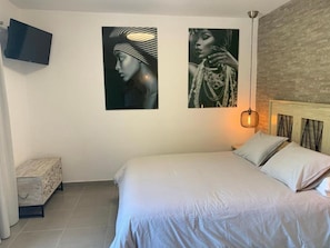2 bedrooms, iron/ironing board, free WiFi, bed sheets