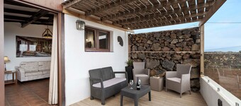 Apartamento 'Finca Wapa - Gárgola' con vistas al mar, Wi-Fi y aire acondicionado.