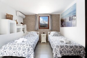 1 bedroom, iron/ironing board, free WiFi, bed sheets - Apartment 'Finca Wapa - Studio 1' with Sea View, Wi-Fi and Air Conditioning (Frontera)