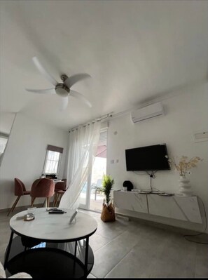 TV, fireplace - Holiday Home 'Sam' with Private Pool, Wi-Fi, and Air Conditioning (San Fulgencio)