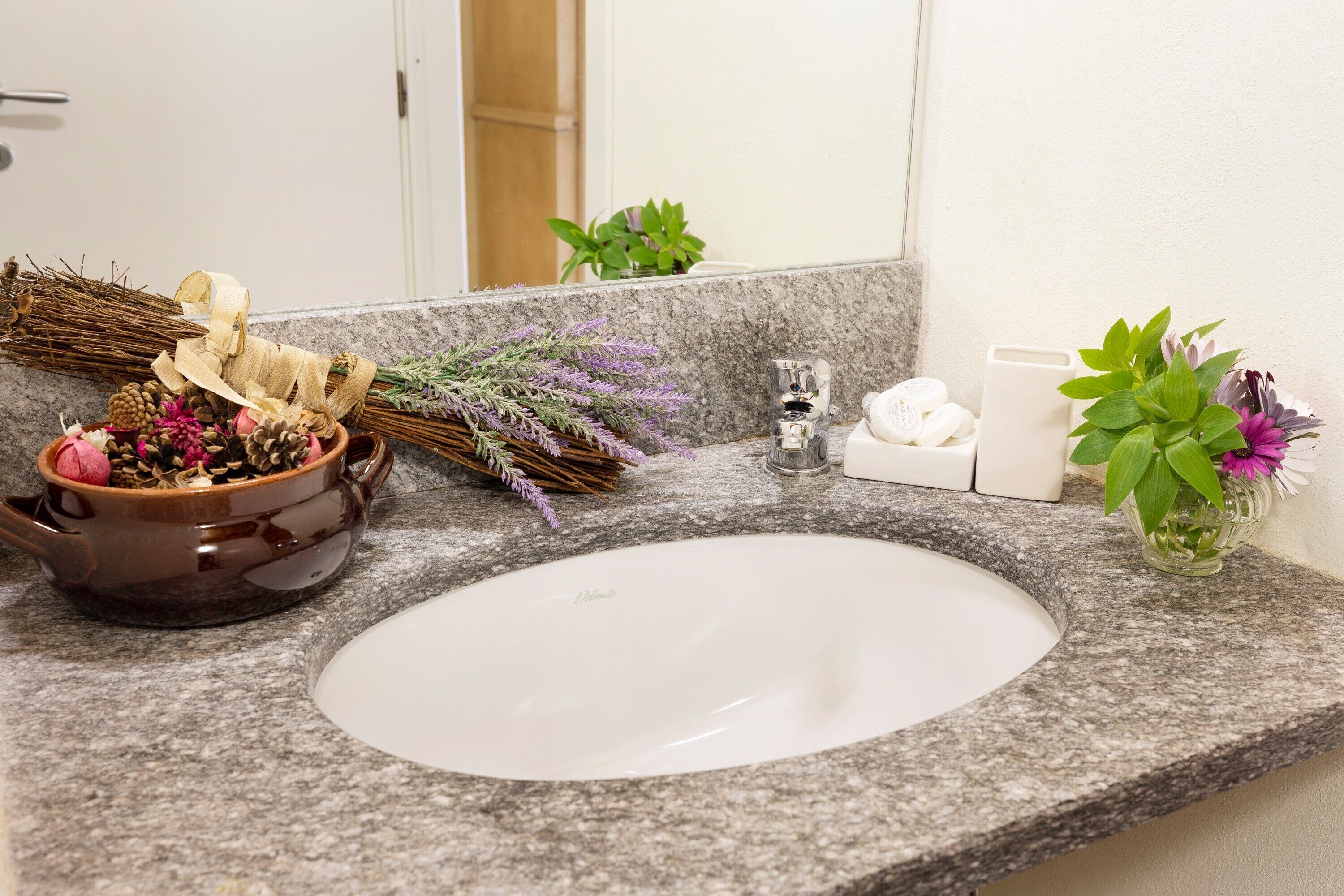 Dusj, hårføner og håndklær