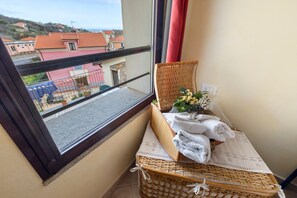 Interior - Apartment 'Mandarino Agriturismo La Ferla' with Sea View, Private Terrace and Air Conditioning (Toirano)