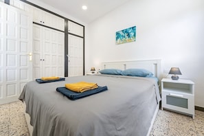 2 bedrooms, iron/ironing board, free WiFi, bed sheets