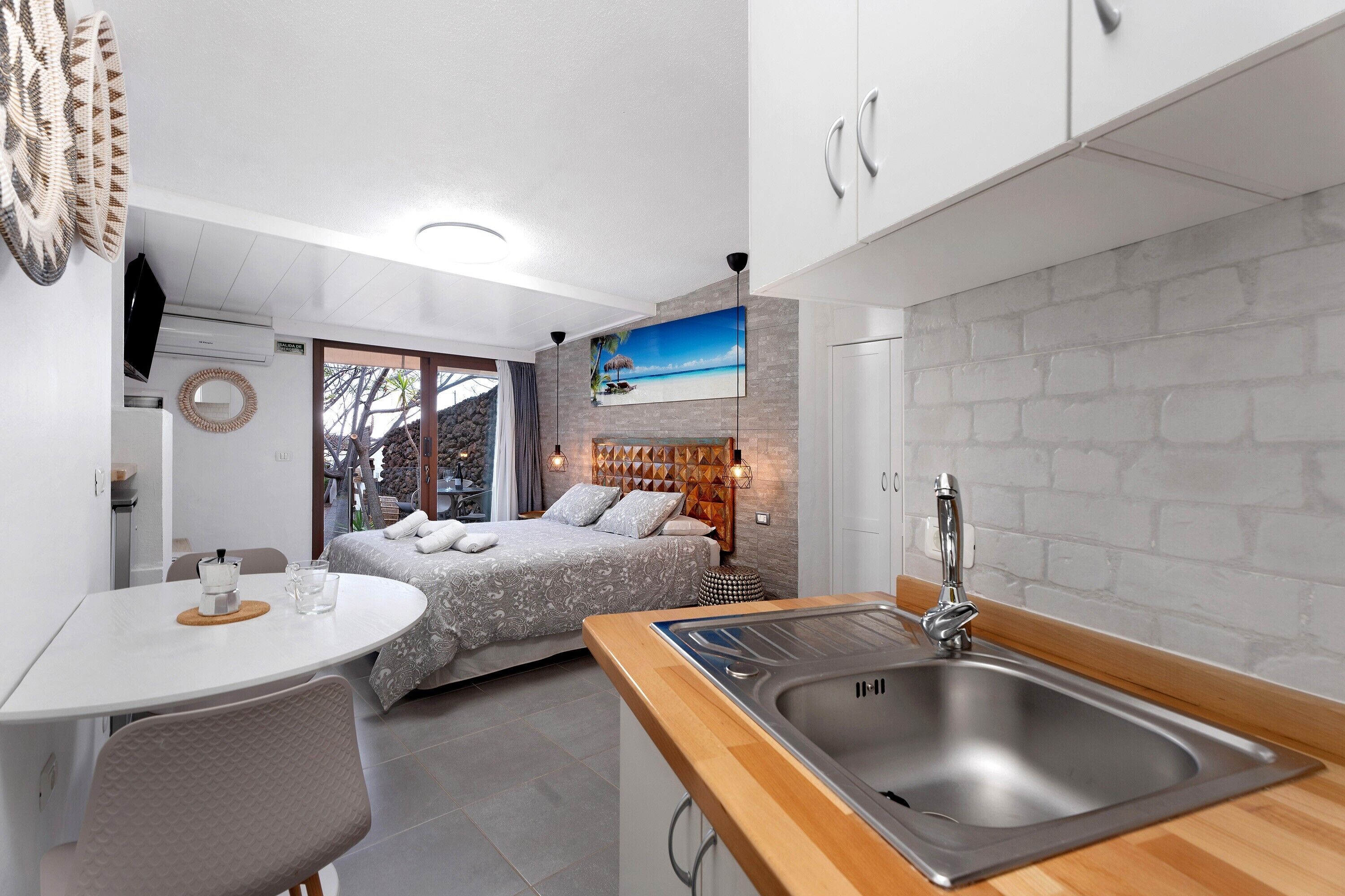 1 slaapkamer, een strijkplank/strijkijzer, gratis wifi, beddengoed