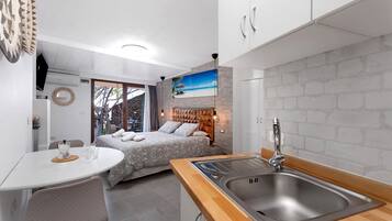 1 slaapkamer, een strijkplank/strijkijzer, gratis wifi, beddengoed