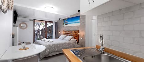 1 chambre, fer et planche Ă repasser, Wi-Fi gratuit, draps fournis