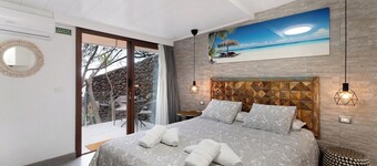 Apartment 'Finca Wapa - Studio 2' with Sea View, Wi-Fi and Air Conditioning