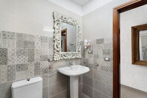 Doccia, asciugacapelli, asciugamani