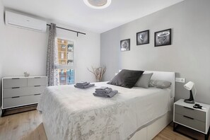 1 slaapkamer, een strijkplank/strijkijzer, gratis wifi, beddengoed