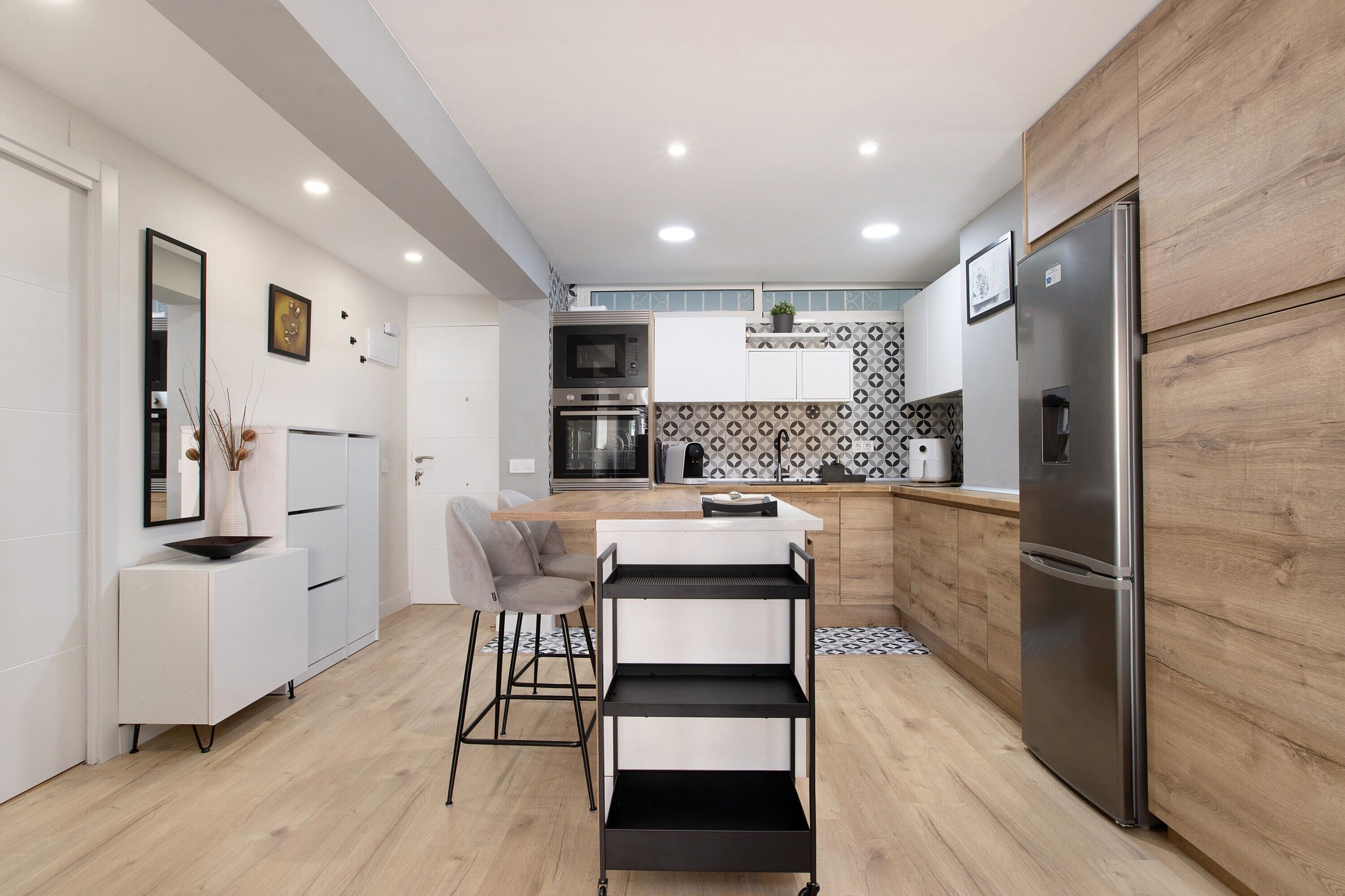 雪櫃、微波爐、焗爐、爐具