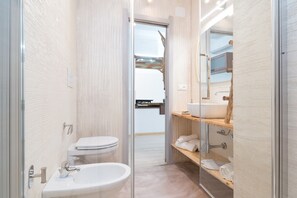 Shower, hair dryer, towels - Holiday Apartment "Giojas125 - Open Space 2 Persone" with Wi-Fi (Orosei)