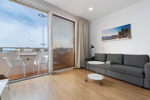 TV - Vacation Apartment 'Suite Playa Y Mar - Sea View' with Balcony, Wi-Fi and Air Conditioning (Taliarte)