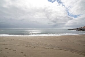 On the beach - Vacation Apartment 'Las Palmeras In Playa La Garita' with Wi-Fi and Air Conditioning (La Garita)