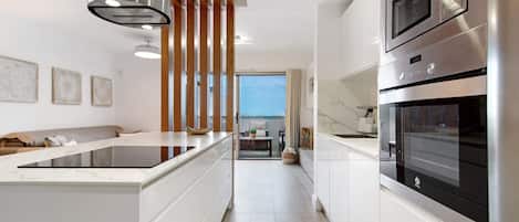 Réfrigérateur, micro-ondes, plaque de cuisson, lave-vaisselle