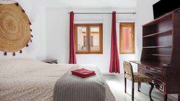 3 slaapkamers, een strijkplank/strijkijzer, gratis wifi, beddengoed